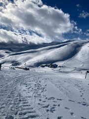 Sticker - Vertical shot of a ski resort in Mavrovo, Macedonia.