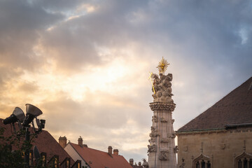 Wall Mural - Holy Trinity Column at Fishermans Bastion - Budapest, Hungary