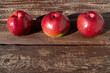  brązowe deski i jabłka 4