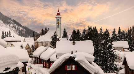 Canvas Print - chiesa, con neve e tramonto