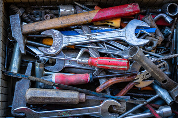 Poster - boite à outils : tournevis, clé, marteau...