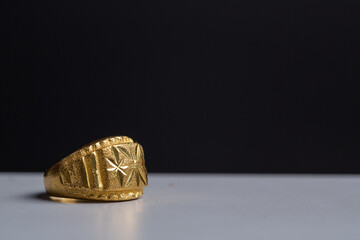 Beautiful patterned gold ring, Thai style