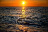 Fototapeta Na sufit - zachód słońca nad morzem