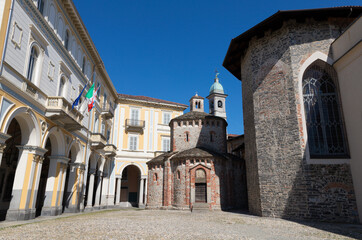 Fototapete - Biella - The Saint Giovanni the Baptist's Baptistery  - Piazza Duomo square