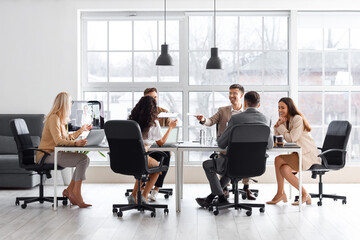 Canvas Print - Business colleagues having online meeting in office