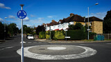 Fototapeta Londyn - A small roundabout at local residential area, London, UK.