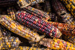 Bio-Mais. Lebensmittelhintergrund. Gesunde Lebensmittel. Vielfarbig Mais. Sweet maize. Background. Corolful.