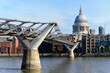 Millennium Bridge und St. Paul's Cathedral in London, England, Großbritannien, Europa