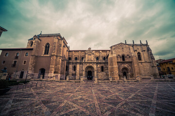 Wall Mural - San Isidoro - León