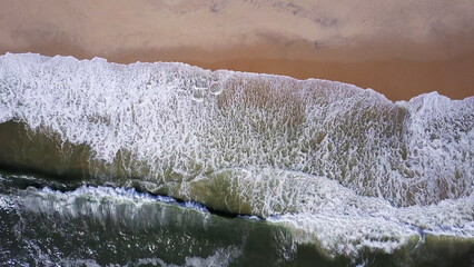 Wall Mural - Ocean waves crashing on beach