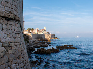 Wall Mural - Rempart et vieille ville d'Antibes, Alpes Maritimes, France