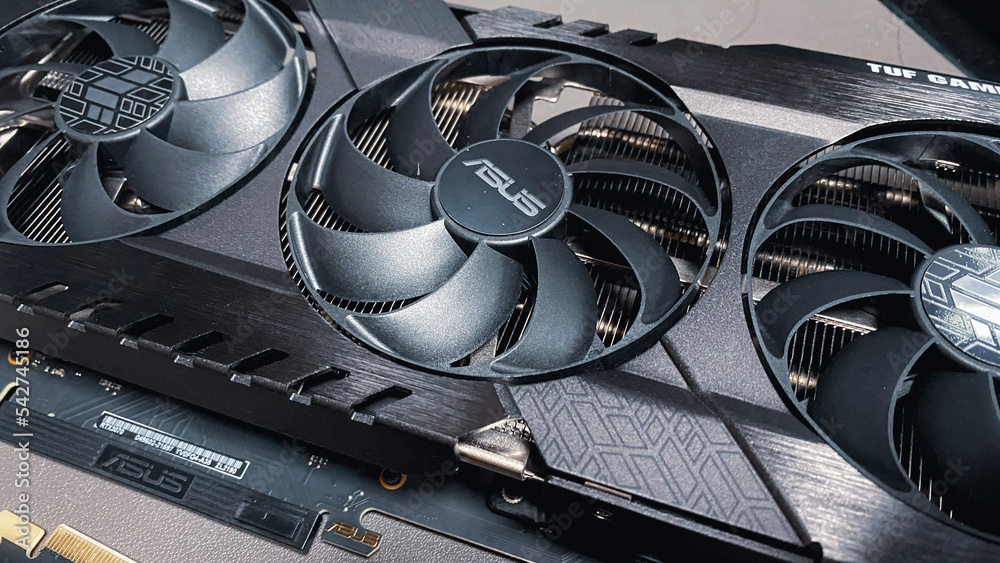ASUSのグラボTUF-RTX3070-O8G-V2-GAMINGを購入。自作PCパーツ
