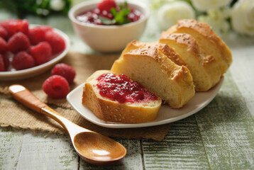 Wall Mural - raspberry jam in the slice of bread - closeup