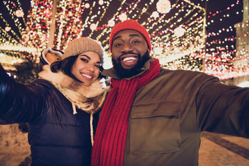 Poster - Photo of cheerful funny husband wife wear winter season clothes tacking selfie xmas market urban city street