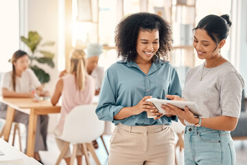 Aufkleber - Business people, women and tablet teamwork, office planning and staff collaboration, working online and technology app in startup. Female employees digital marketing research on internet connection