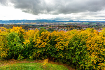 Wall Mural - Kleiner Herbstspaziergang durch die schöne Parklandschaft bei Bad Liebenstein - Thüringen - Deutschland