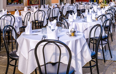 Canvas Print - typical italian sidewalk cafe - restaurant