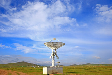 Canvas Print - Radio telescope observatory and the blue sky white clouds