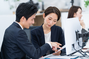 Poster - 話をする男女・上司と部下