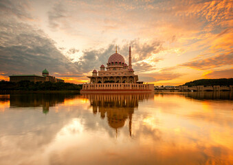 Wall Mural - Putra mosque during sunset sky, the most famous tourist attraction in Malaysia.