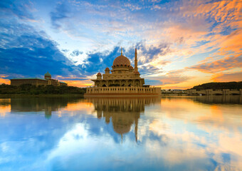Wall Mural - Putra mosque during sunset sky, the most famous tourist attraction in Malaysia.