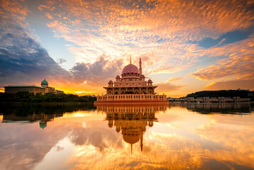 Wall Mural - Putra mosque during sunset sky, the most famous tourist attraction in Malaysia.