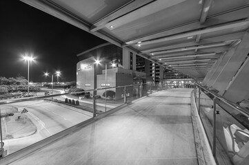 Poster - Empty modern pedestrian walkway in midtown at night