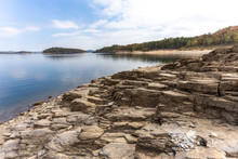 The Shoreline Of Broken Bow Lake In Oklahoma, USA. Beautiful View Of Lake And Stones On The Cost.