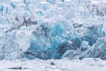 Wall Mural - front edge of a glacier in svalbard, a norwegian archipelago between mainland norway and the north p