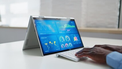 Aufkleber - Data Analyst Using Data Analytics KPI