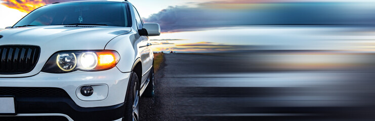 Canvas Print - White SUV on the road