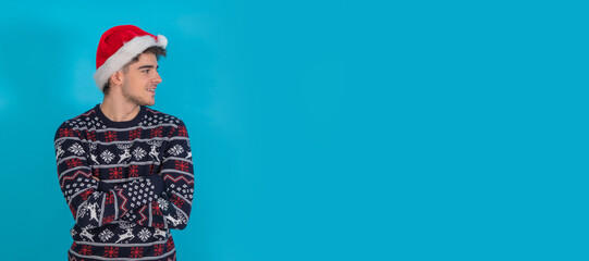 Poster - young man in santa claus hat isolated on color background