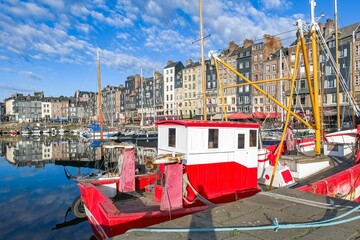 Canvas Print - Honfleur, beautiful city in France, the harbor 
