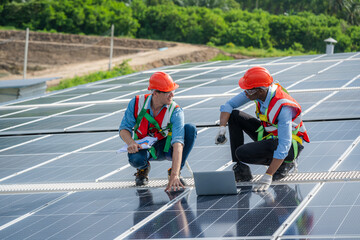 Aufkleber - Solar panel energy,Electrical engineer man is working in solar station on roof using equipment,Alternative energy to conserve the world's energy.