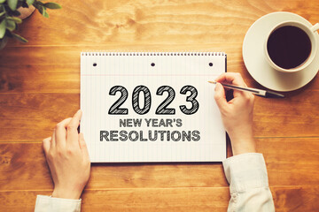Aufkleber - 2023 New Years Resolutions with a person holding a pen on a wooden desk