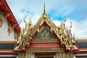 Sticker - Decorated roof of buddhist temple in bangkok