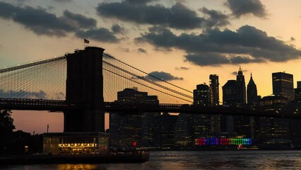 Sticker - Uhd 4k Timelapse of Sunset view of Brooklyn Bridge and panoramic view of downtown Manhattan in New York City, USA