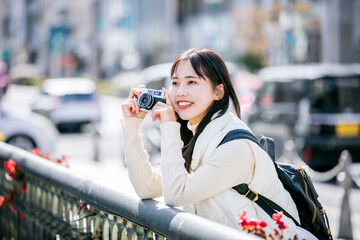 Sticker - カメラを持った笑顔の女性　camera