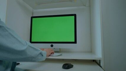 Aufkleber - close up details man sitting at the workplace typing on white keyboard monitor with green screen