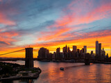 Fototapeta  - Sunset afterglow of the Brooklyn Bridge and New York City skyline