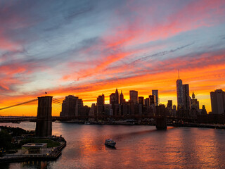 Canvas Print - Sunset afterglow of the Brooklyn Bridge and New York City skyline