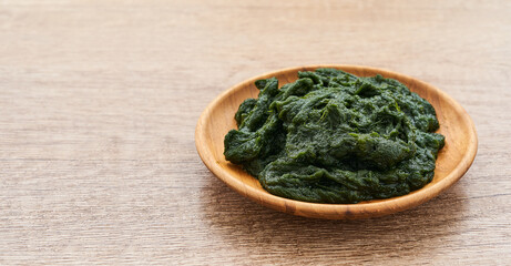 Wall Mural - heap of Fresh Korean Seaweed Fulvescens or Maesaengi in wood plate on wooden table background. Seaweed Fulvescens                                                                              