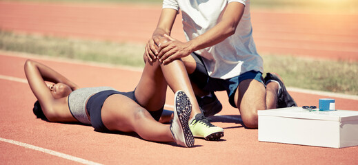 Canvas Print - Sports injury, knee pain and medic with first aid to help black woman, athlete and runner during race or marathon. Hands of paramedic man on leg of female for emergency accident medical care