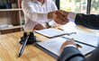 © crizzystudio - Lawyers shake hands with business people to seal a deal with partner lawyers. or a lawyer discussing contract agreements, handshake concepts, agreements, agreements