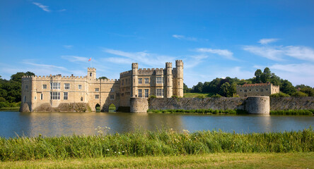 Wall Mural - View of Leeds Castle in Kent, England