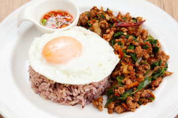 Canvas Print - Rice with stir fried minced pork and basil topped with fried egg, Thai food called Pad Ka Prao Moo