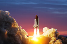 Spaceship Lift Off. Space Shuttle With Smoke And Blast Takes Off Into Space On A Background Of Sunset. Successful Start Of A Space Mission. Elements Of This Image Furnished By NASA.