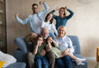 © Panorama - Crazy family portraits in living room