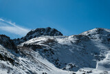 Fototapeta Góry - 冬の立山黒部アルペンルート　一の越下からの龍王岳、浄土山を見上げる