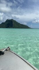 Sticker - Balade en bateau sur le lagon de Maupiti en Polynésie française